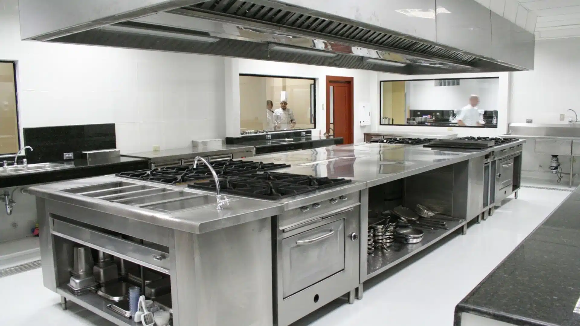 Kitchen Renovation Dubai What Makes Stainless Steel Ideal for Kitchen Fabrication