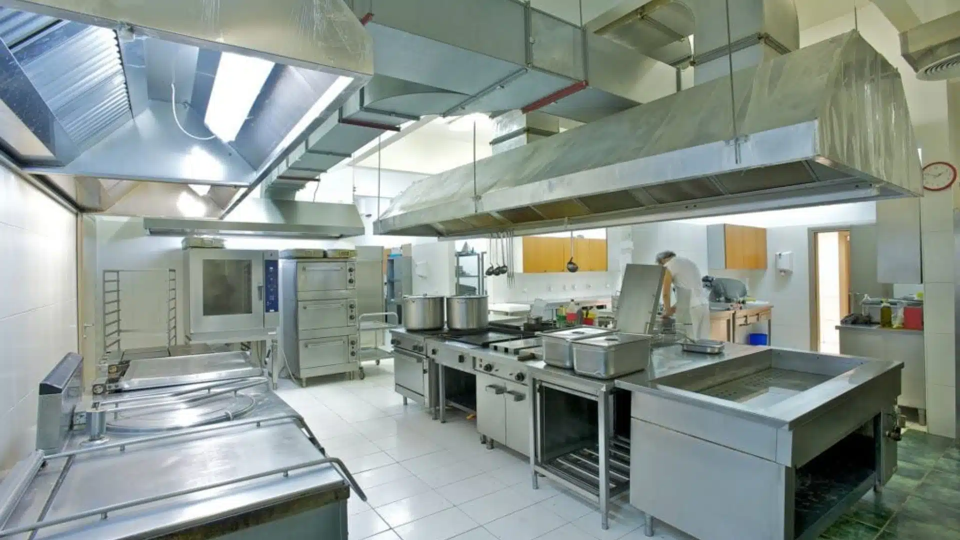 Kitchen Renovation Dubai What Makes Stainless Steel Ideal for Kitchen Fabrication